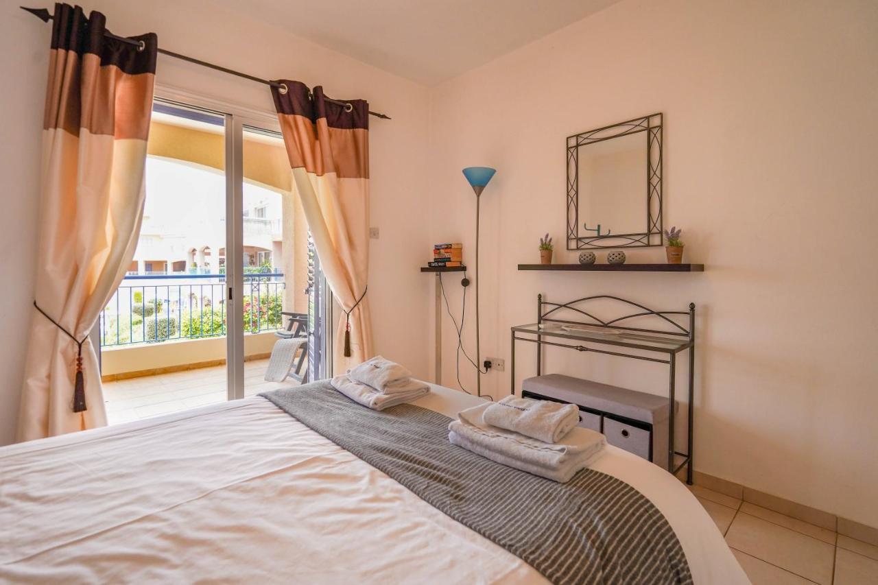 Resitour - Regina Gardens Apartment Paphos Exterior photo