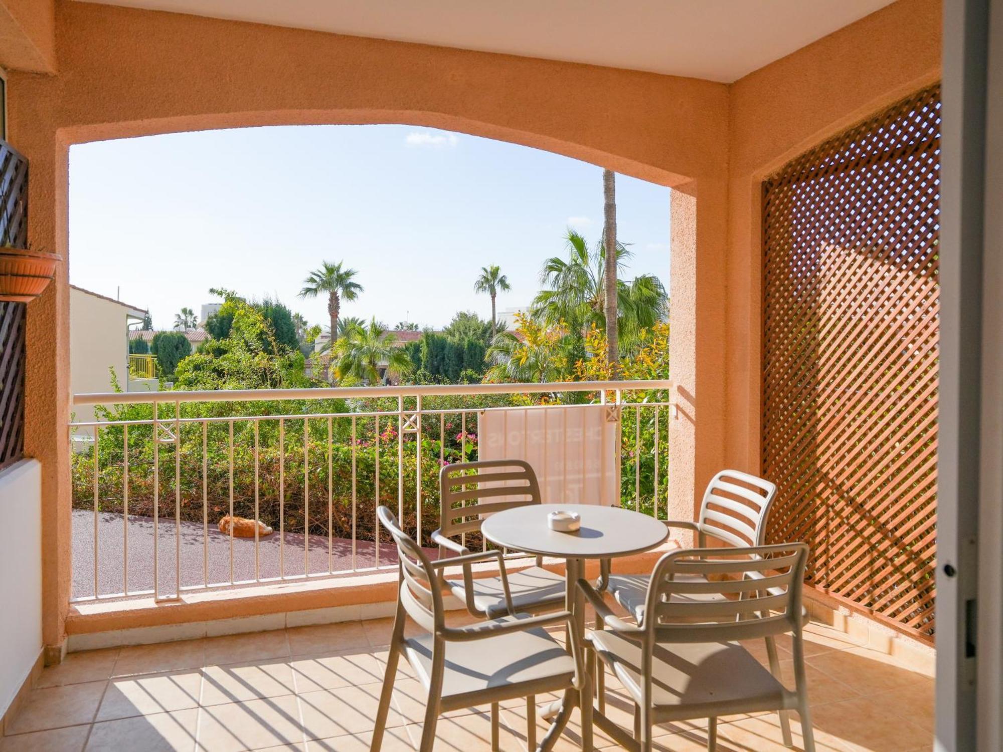 Resitour - Regina Gardens Apartment Paphos Exterior photo